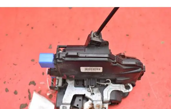 Skoda Fabia Mk2 (5J) Front door lock 3B1837015AR