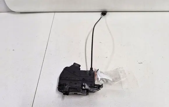 Renault Trafic III (X82) Front door lock