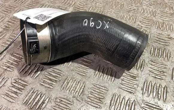 Volvo XC90 Intercooler hose/pipe 31338752
