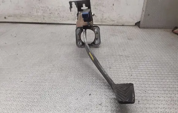 KIA Sorento Brake pedal 
