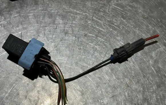Citroen C4 II Glow plug pre-heat relay 9802424080