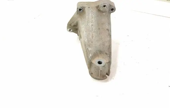 Mercedes-Benz C W204 Engine mounting bracket A2712231904 2712231904