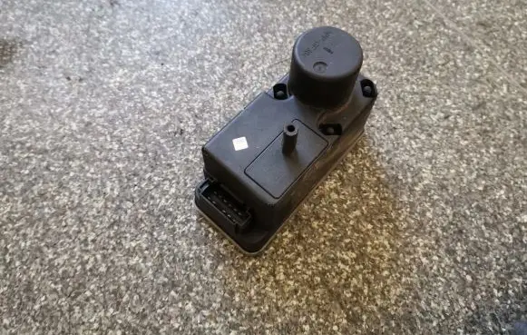 Volkswagen Golf III Central locking vacuum pump 1H0962257