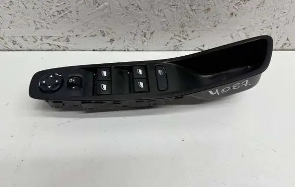 Opel Grandland X Electric window control switch 98319739ZD 1035115800 C0F0R01059A