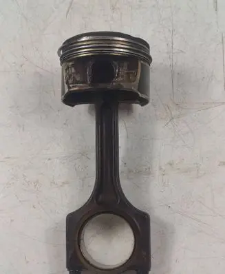 Peugeot 3008 I Piston with connecting rod
