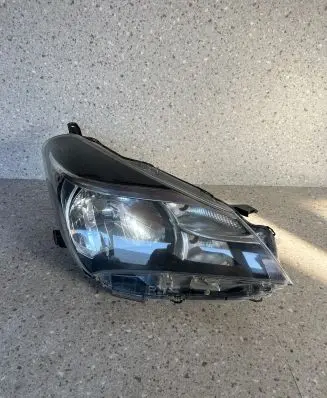 Toyota Yaris Headlight/headlamp