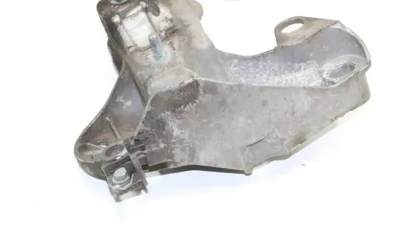 Audi A4 S4 B7 8E 8H Engine mounting bracket 8E0199352F
