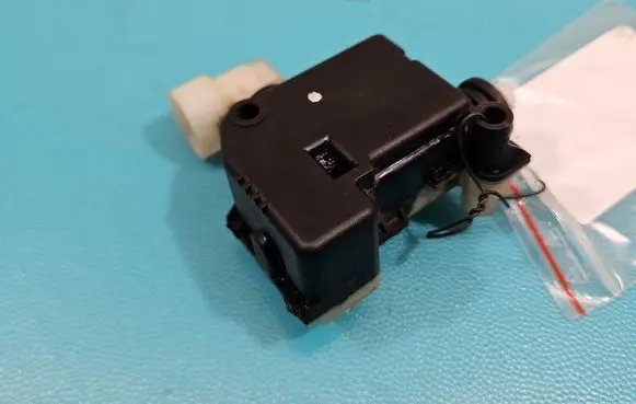 Opel Mokka Fuel tank cap lock motor 42353811 IMPRK1477206