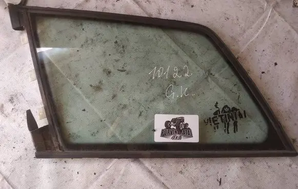 Audi A4 S4 B5 8D Rear side window as2