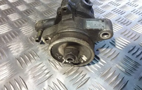 Mazda 626 Vacuum pump X2T50199