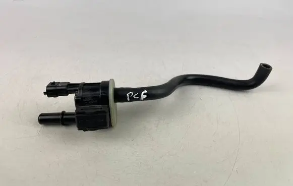 Chrysler Pacifica Breather valve 04627694AB 62547BBZ133 1162B9905J