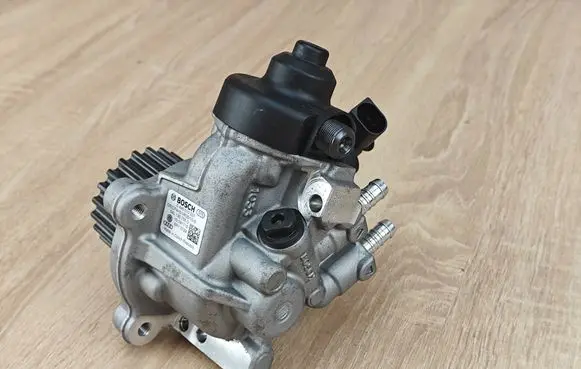 Audi A6 S6 C7 4G Fuel injection high pressure pump 04L130755D