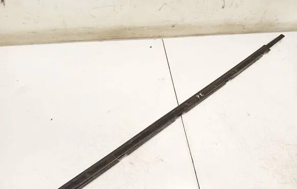 Toyota Avensis Verso Front door glass trim molding