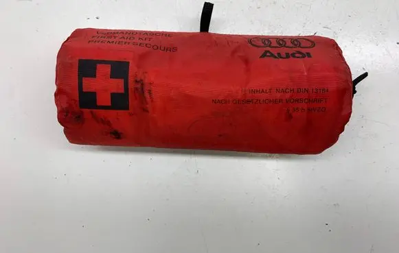 Audi A3 S3 A3 Sportback 8P First aid kit 8P0860282