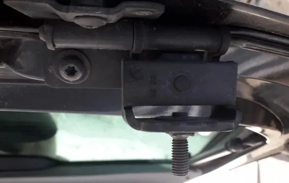 Renault Laguna II Tailgate/trunk/boot hinge