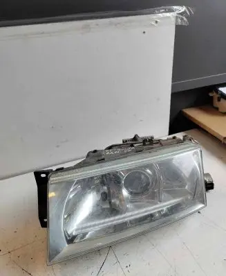 Skoda Octavia Mk1 (1U) Headlight/headlamp 1u1941015m