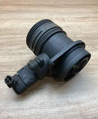 Volkswagen Golf IV Mass air flow meter 038906461B 0281002531
