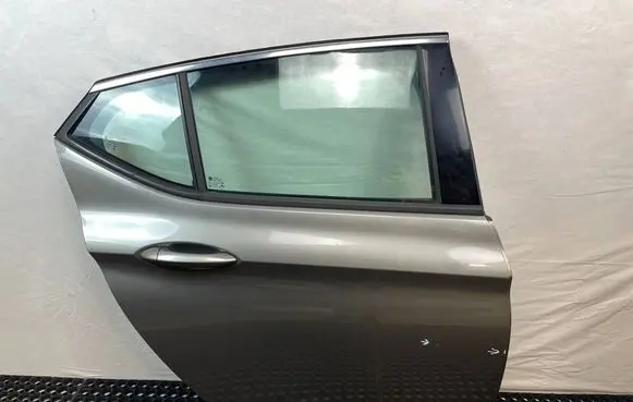 Opel Astra K Rear door