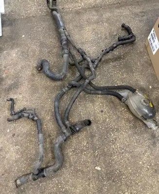 Engine coolant pipe/hose
