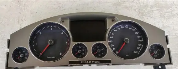 Volkswagen Phaeton Speedometer (instrument cluster) 3D0920983C
