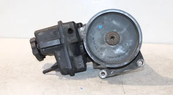 Mercedes-Benz Sprinter W906 Power steering pump A0064666601