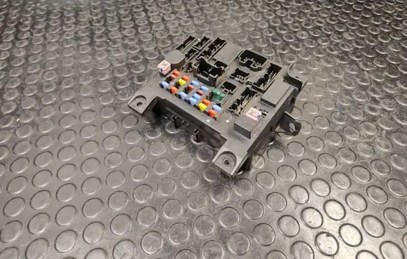 Peugeot 4008 Fuse module 8637A644