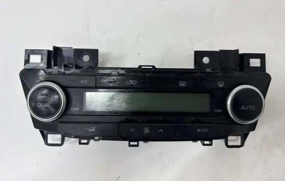Toyota Avensis T270 Climate control unit 0768J