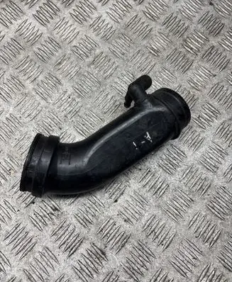 Audi A4 S4 B5 8D Air intake hose/pipe 050133354