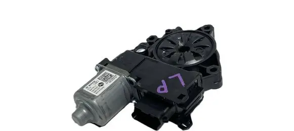 KIA Sorento IV Front door window regulator motor 82450P2010 32916