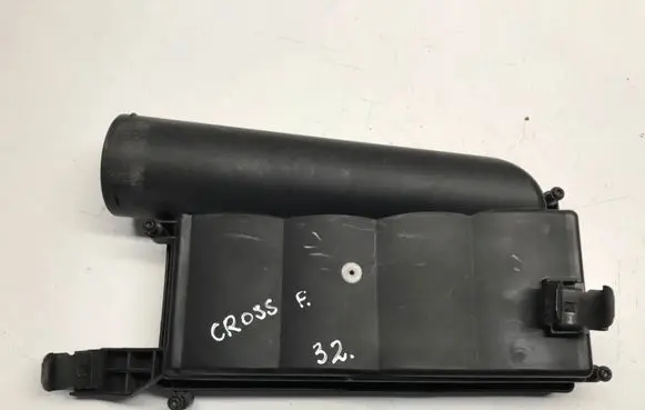 Chrysler Crossfire Air filter box cover 