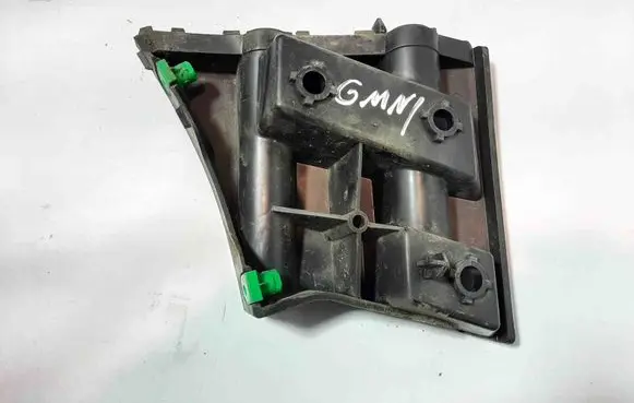 Volvo V40 Fender mounting bracket 31425110