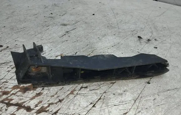Audi A3 S3 8L Front bumper mounting bracket 8L0807184C