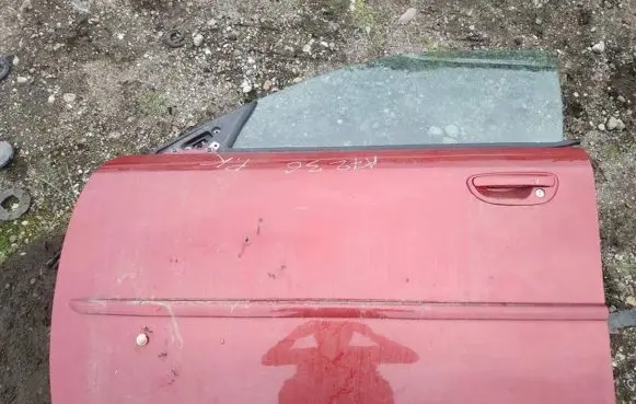 Subaru Legacy Front door raudonos