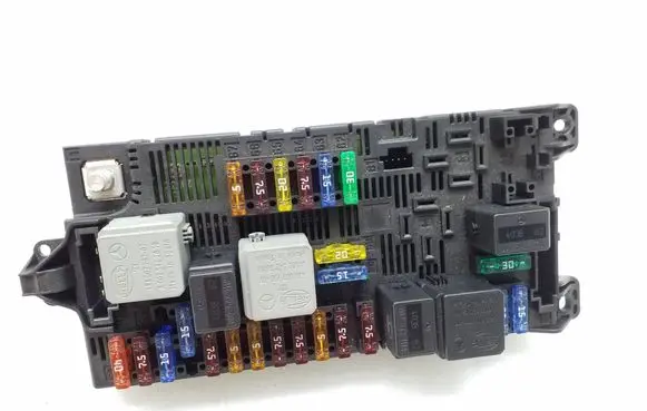 Mercedes-Benz E W211 Fuse module 2115453901