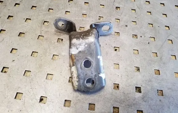 Toyota Avensis Verso Front door lower hinge 