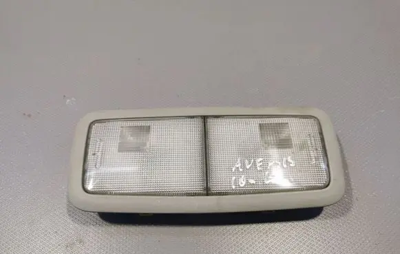 Toyota Avensis T270 Rear seat light