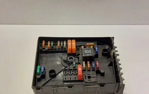 Volkswagen Tiguan Fuse module 1K0937125A