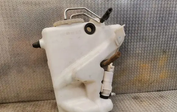Mercedes-Benz E W211 Windshield washer fluid reservoir/tank 2118600560