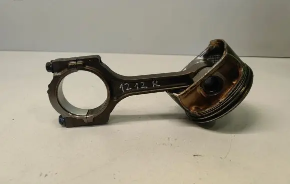 Chevrolet Camaro Piston with connecting rod