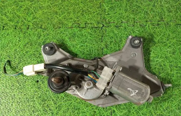Toyota Prius (NHW20) Rear window wiper motor 8513047010
