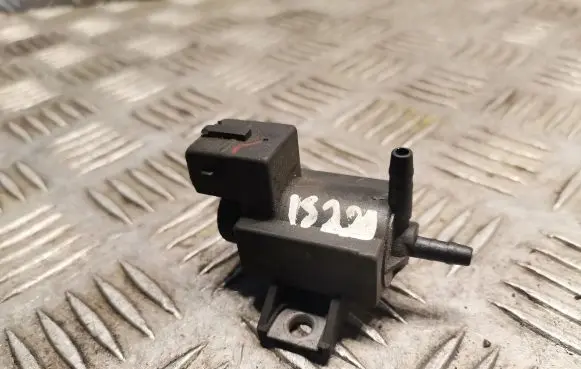 Lexus IS 220D-250-350 Turbo solenoid valve 258600R010