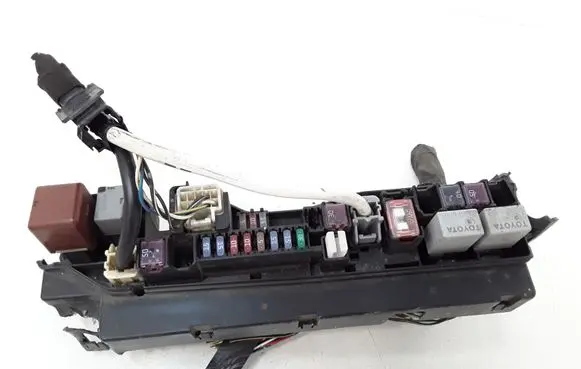 Toyota Corolla E120 E130 Fuse module