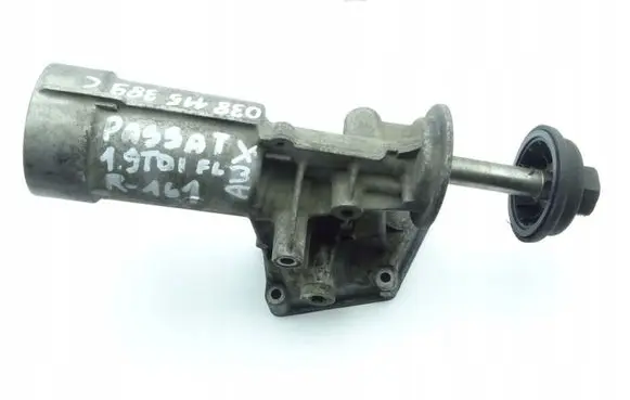Volkswagen Passat Alltrack Oil filter mounting bracket 038115389C