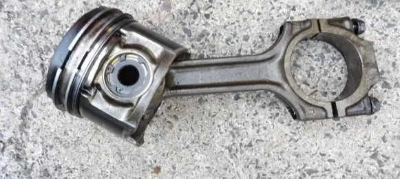 Alfa Romeo 147 Piston with connecting rod