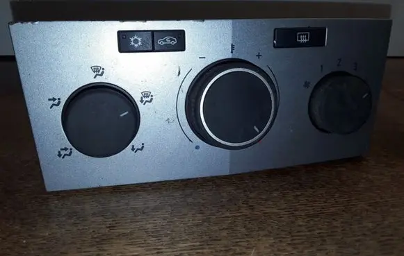 Opel Zafira B Climate control unit 13201299