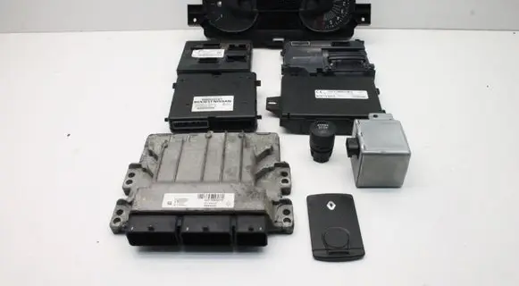 Renault Captur Engine ECU kit and lock set 237106957R 284B17152R