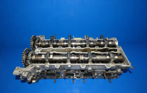 Mercedes-Benz C W205 Engine head R6510165 A651016