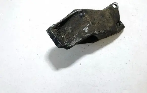 Volkswagen PASSAT B5 Engine mounting bracket 8d0199307l