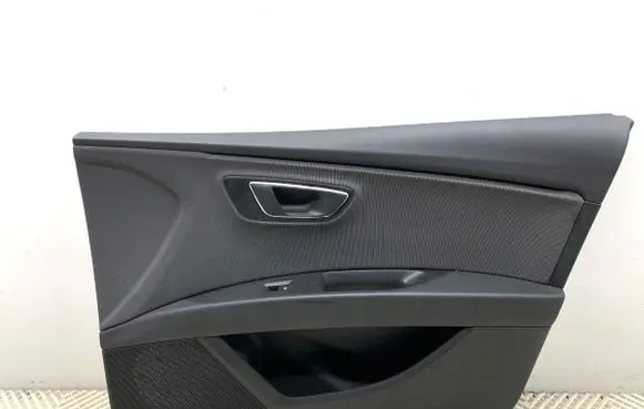 Seat Leon (5F) Front door card panel trim