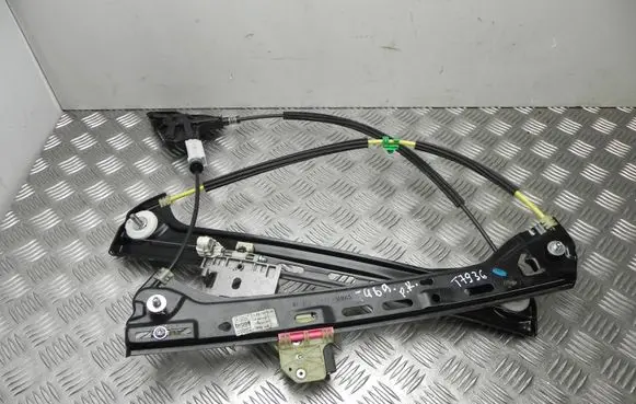 Mercedes-Benz C W205 Front door window regulator with motor A2057206520 T7936